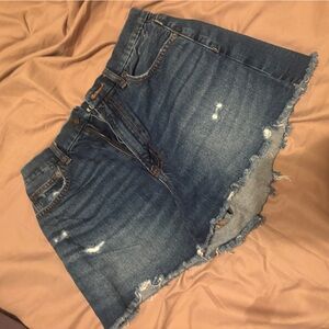 American Eagle High Rise Boyfriend Denim Shorts – Size 6